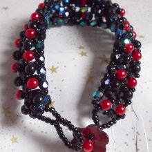 Bracelet en perles Velours Noir et Rouge avec des facettes et des perles nacrées en verre